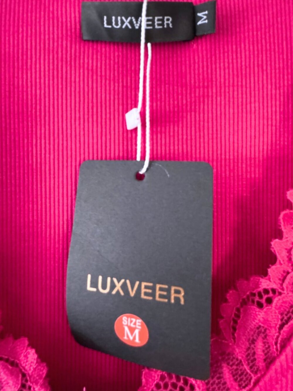 LUXVEER Fuchsia Lace Trim Ribbed V-Neck Top Size Medium NWT Stretch - Picture 3 of 3